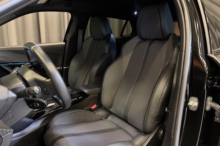 Sort Peugeot e-2008 fra 2024