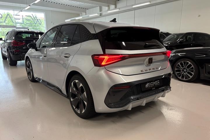 Sølv Cupra Born fra 2024