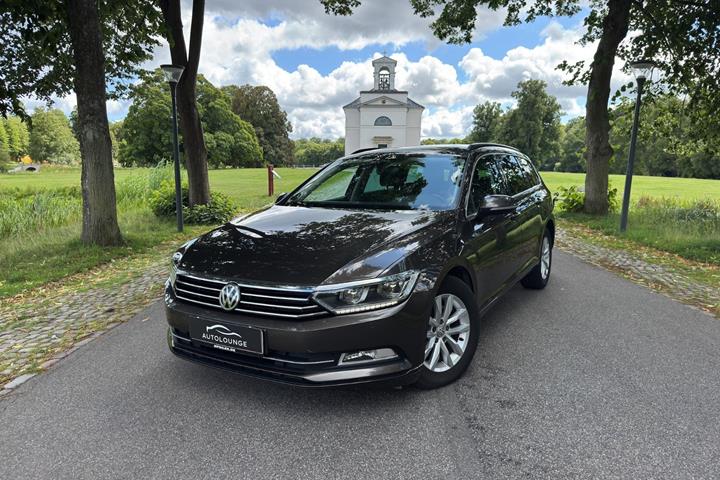 Grå VW Passat fra 2018
