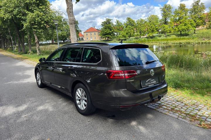 Grå VW Passat fra 2018
