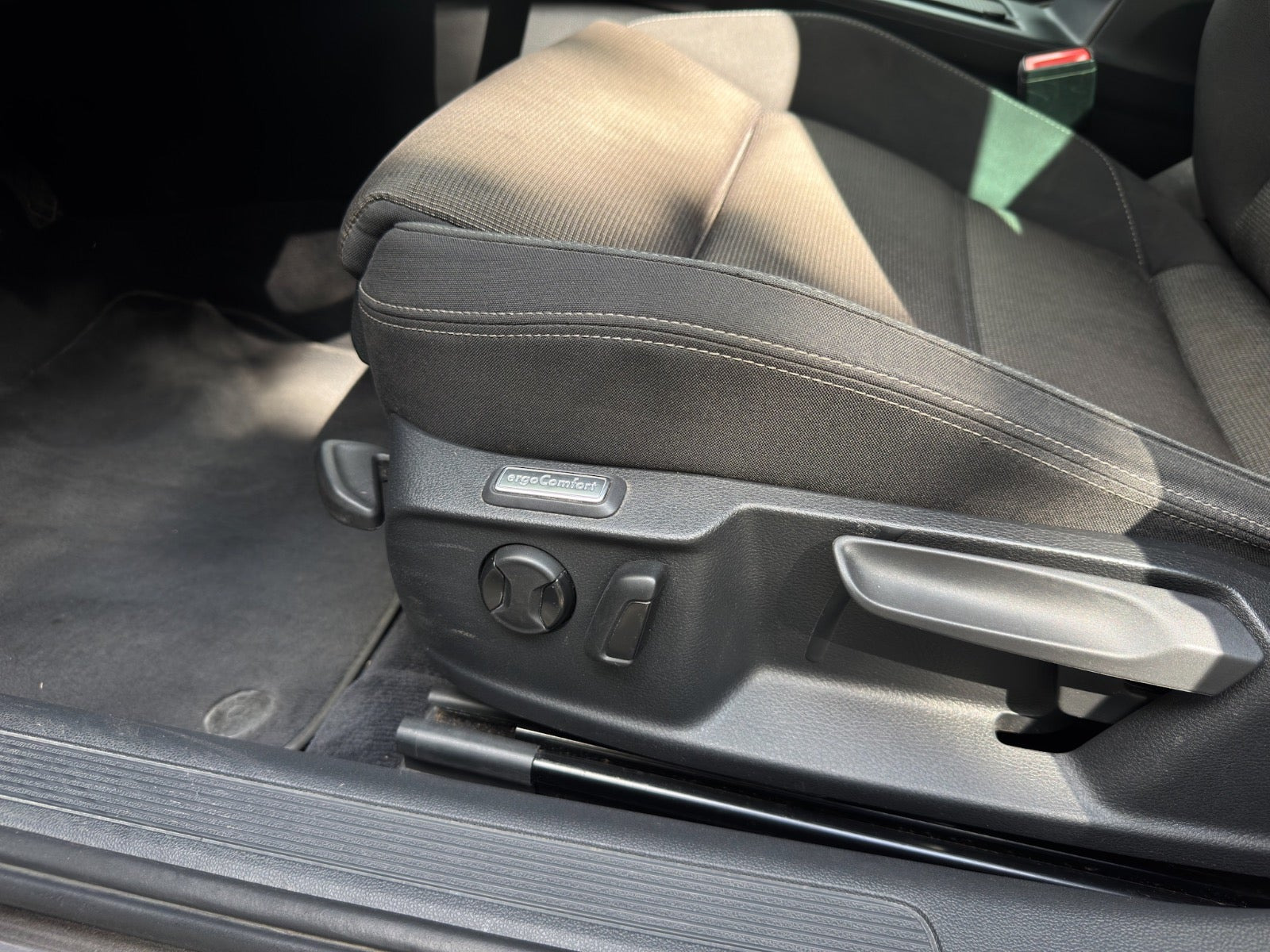 Grå VW Passat fra 2018