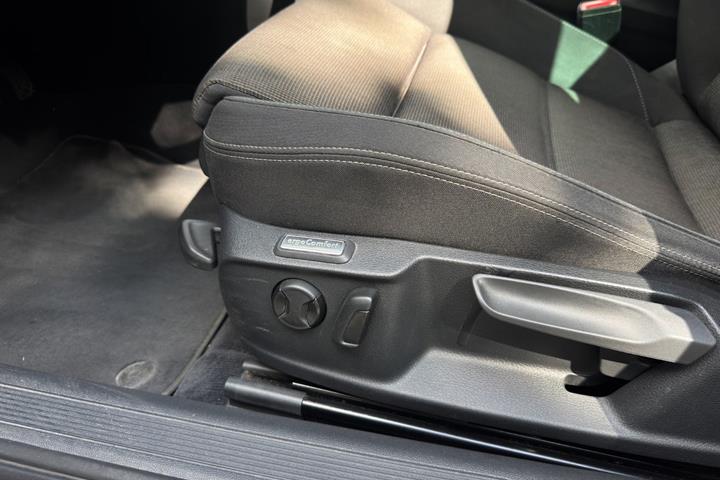 Grå VW Passat fra 2018