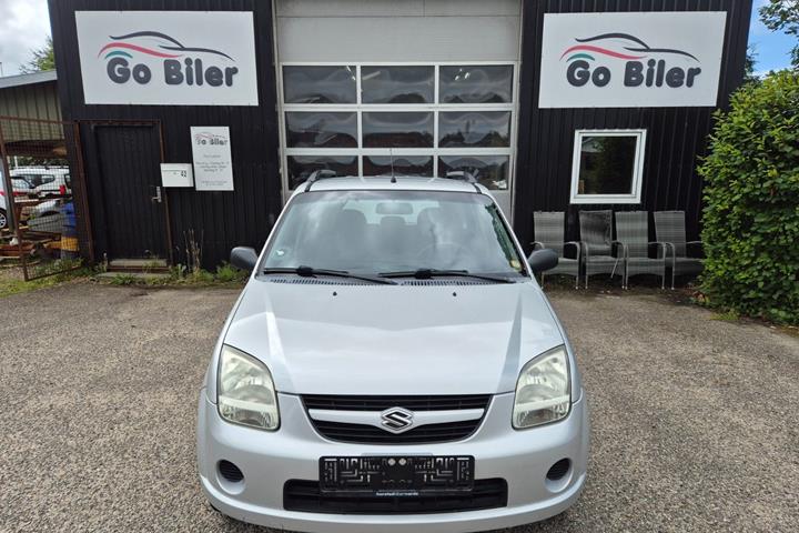 Grøn Suzuki Ignis fra 2004