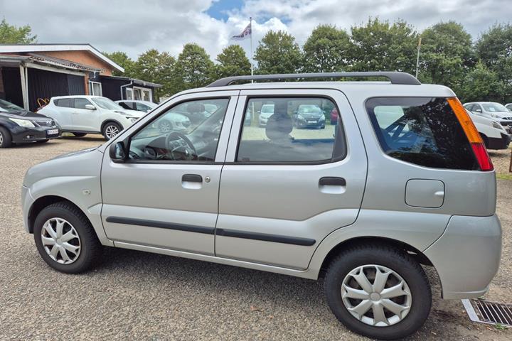 Grøn Suzuki Ignis fra 2004