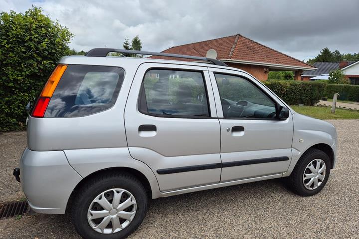 Grøn Suzuki Ignis fra 2004