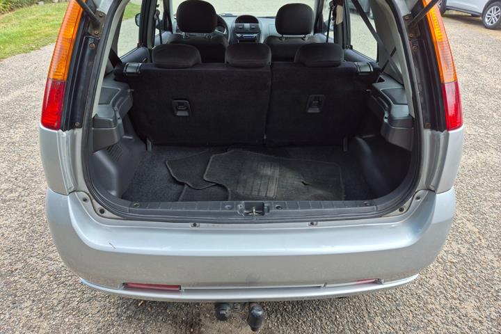 Grøn Suzuki Ignis fra 2004