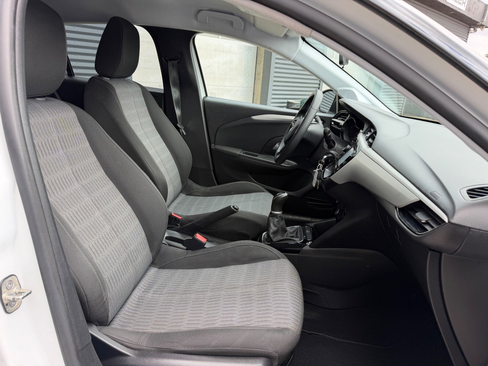 Hvid Opel Corsa fra 2020