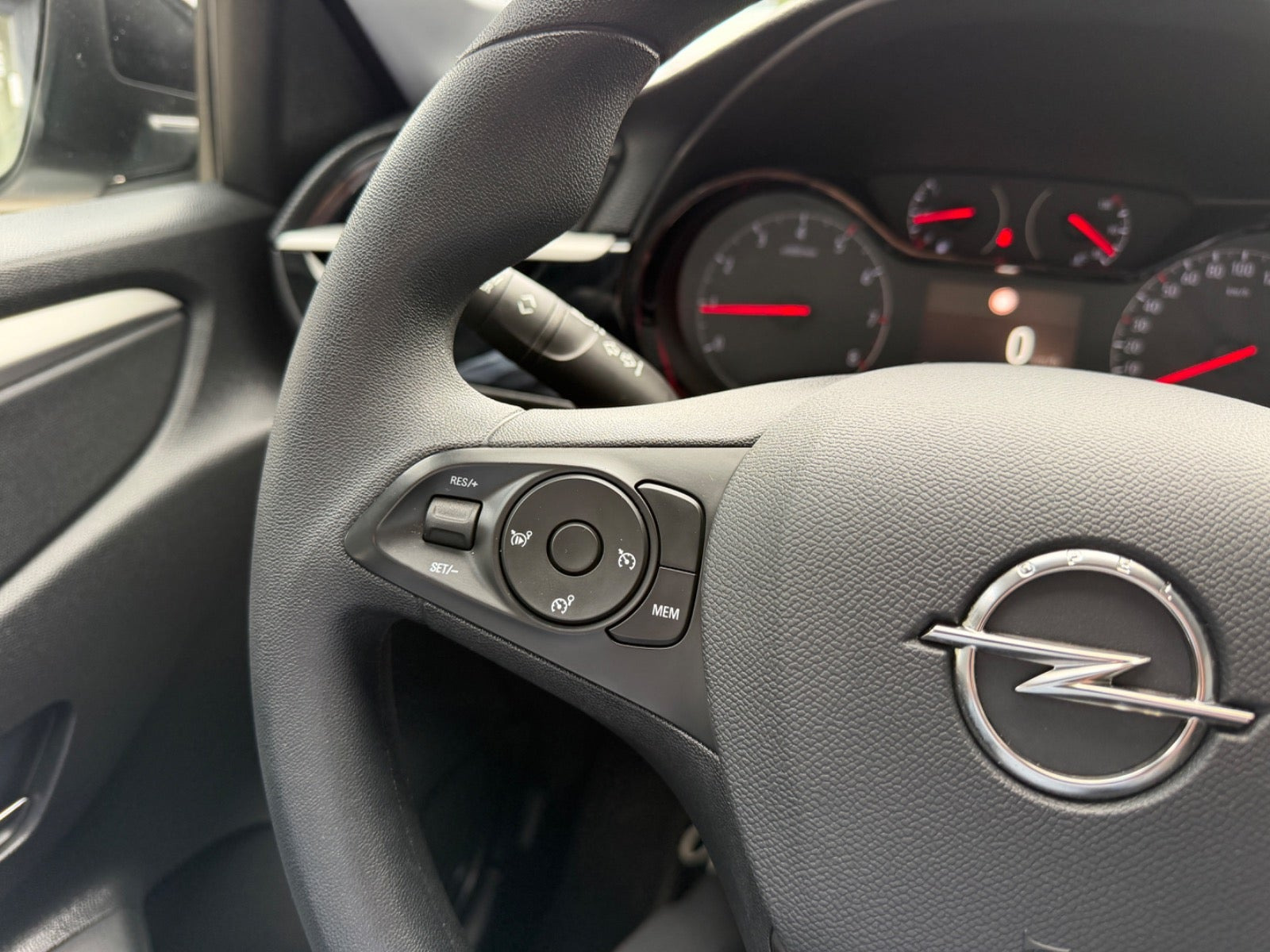 Hvid Opel Corsa fra 2020