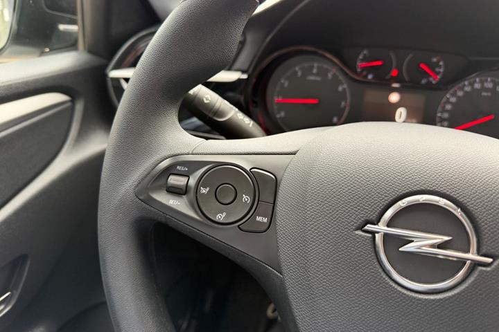 Hvid Opel Corsa fra 2020