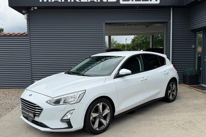 Hvid Ford Focus fra 2019 set udefra