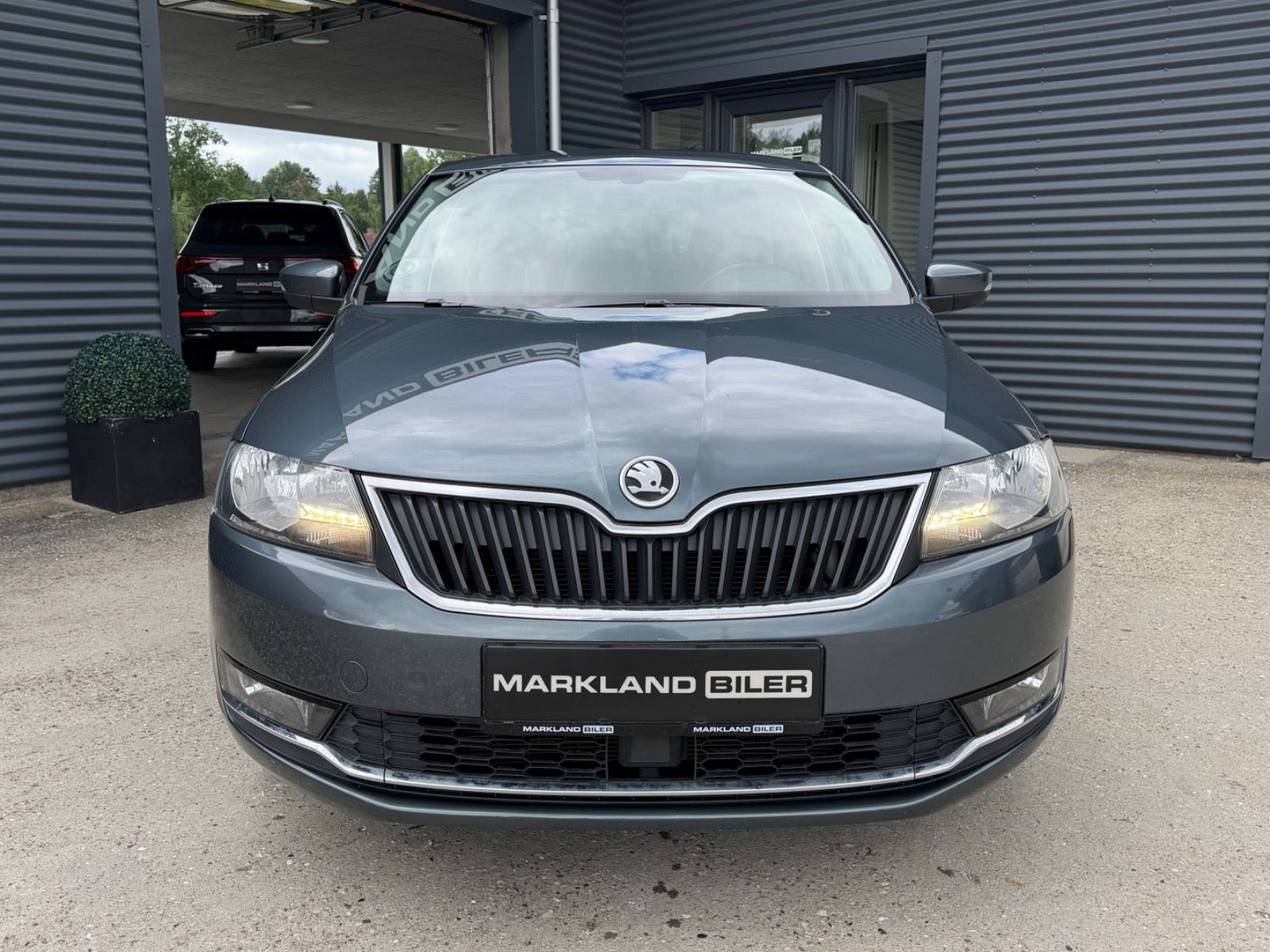 Grå Skoda Rapid fra 2018