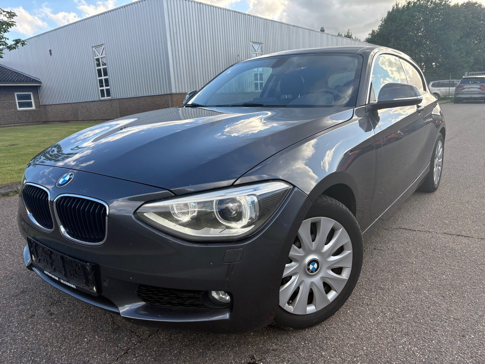 Sort BMW 118d fra 2015