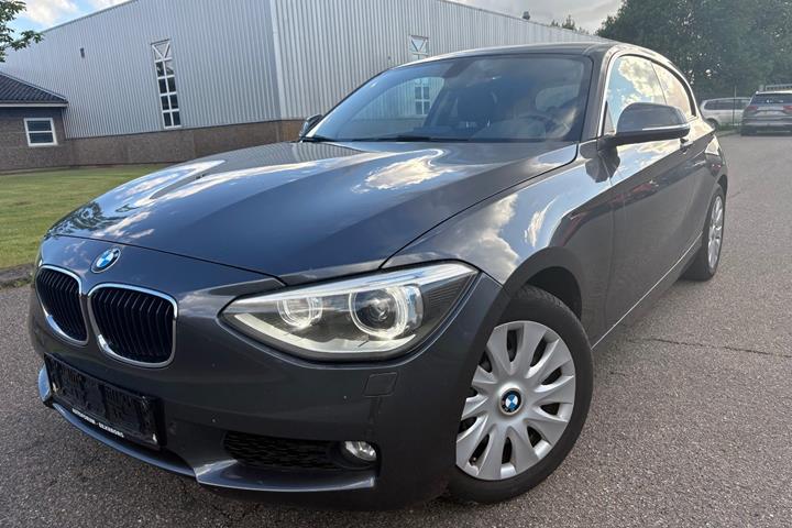 Sort BMW 118d fra 2015