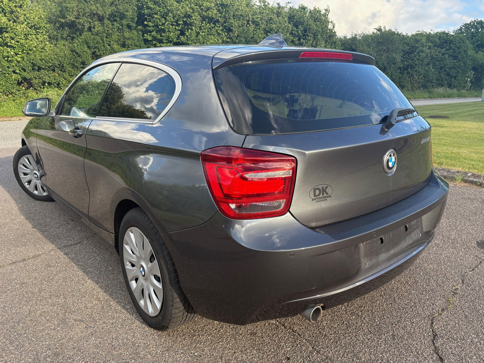 Sort BMW 118d fra 2015
