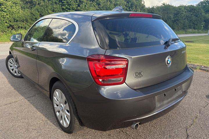 Sort BMW 118d fra 2015