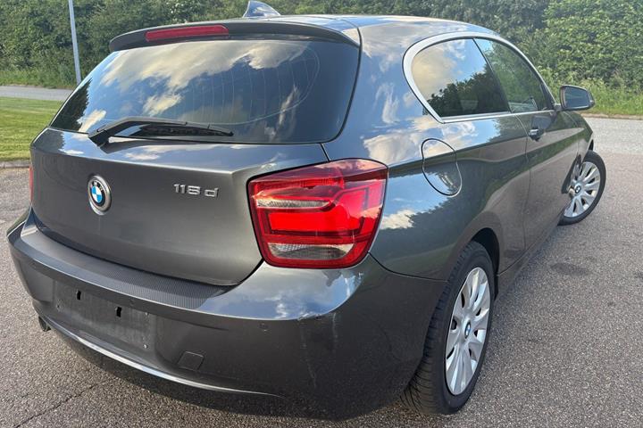 Sort BMW 118d fra 2015