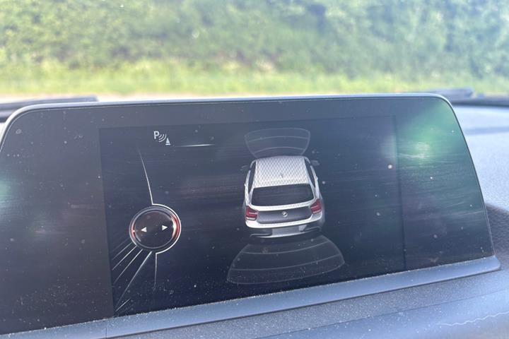 Sort BMW 118d fra 2015