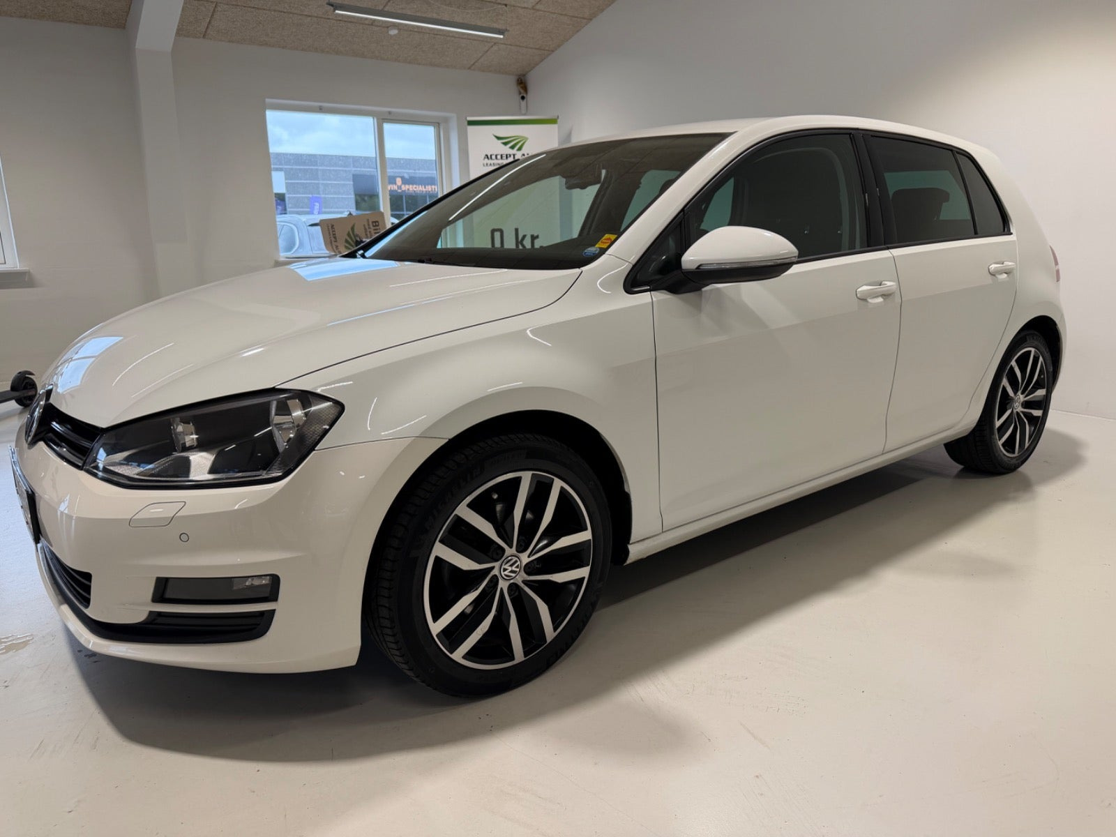 Hvid VW Golf VII fra 2015