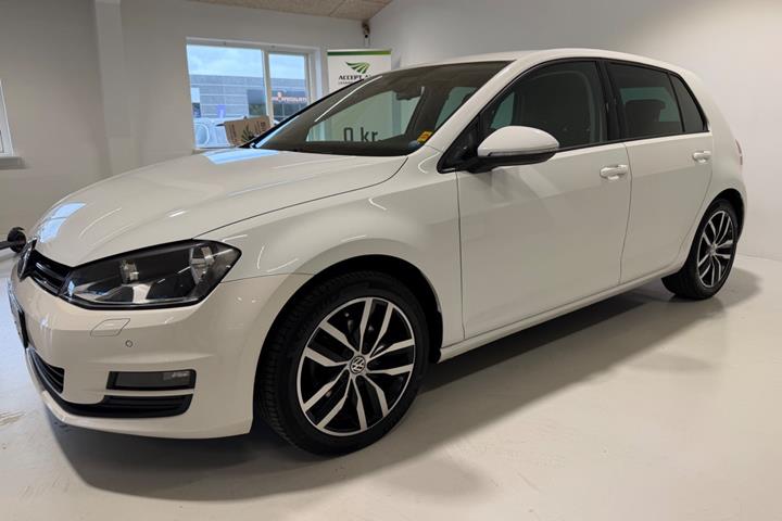 Hvid VW Golf VII fra 2015