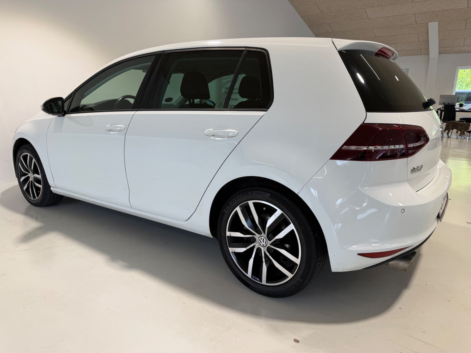 Hvid VW Golf VII fra 2015