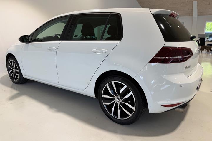 Hvid VW Golf VII fra 2015