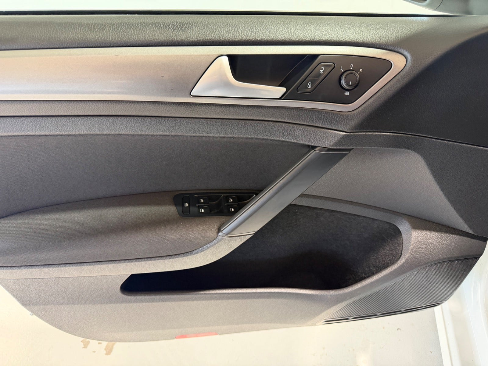 Hvid VW Golf VII fra 2015