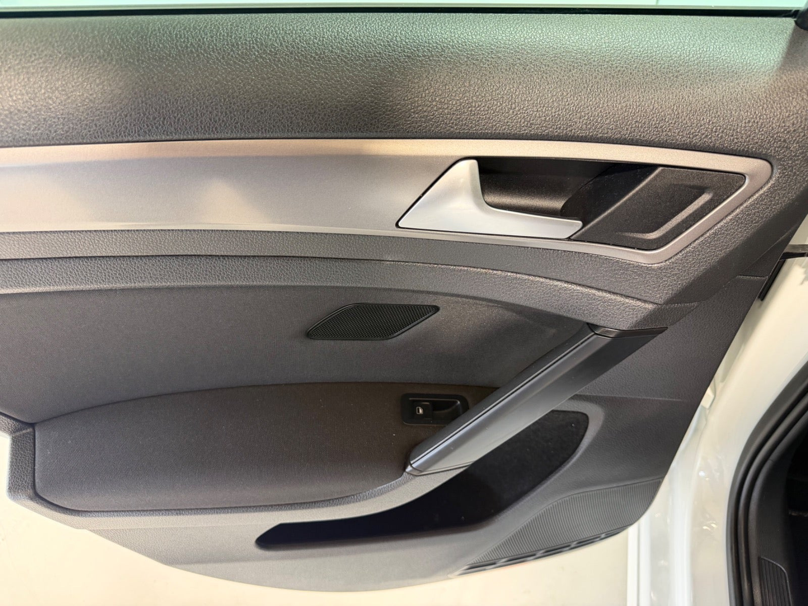 Hvid VW Golf VII fra 2015