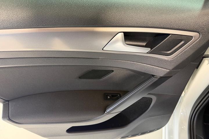 Hvid VW Golf VII fra 2015