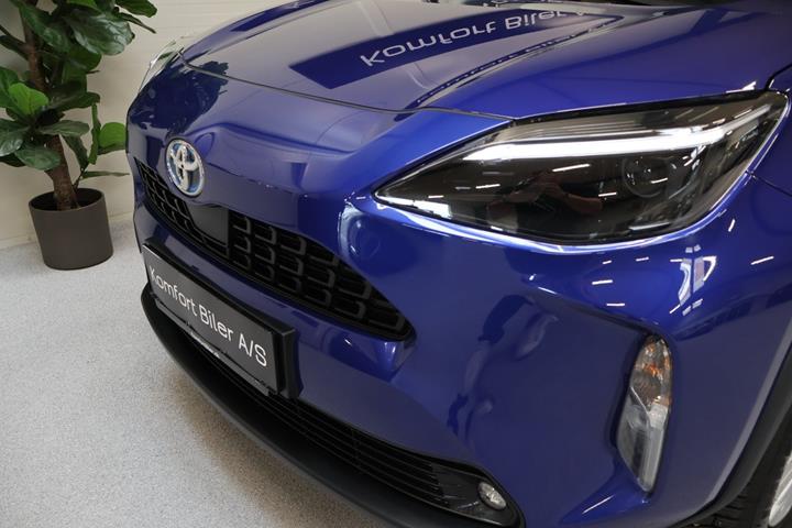 Blå Toyota Yaris Cross fra 2022