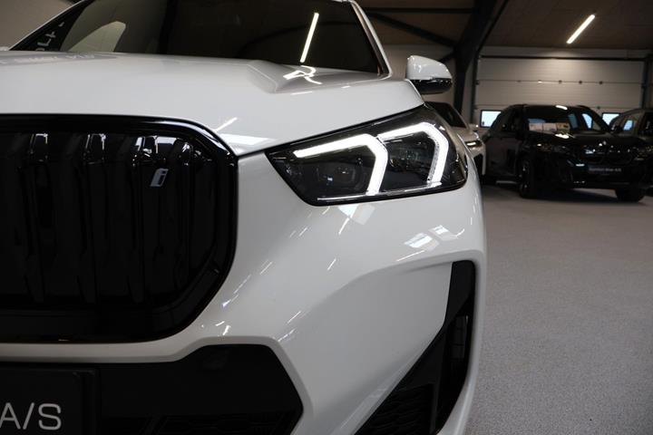 Hvid BMW iX1 fra 2023