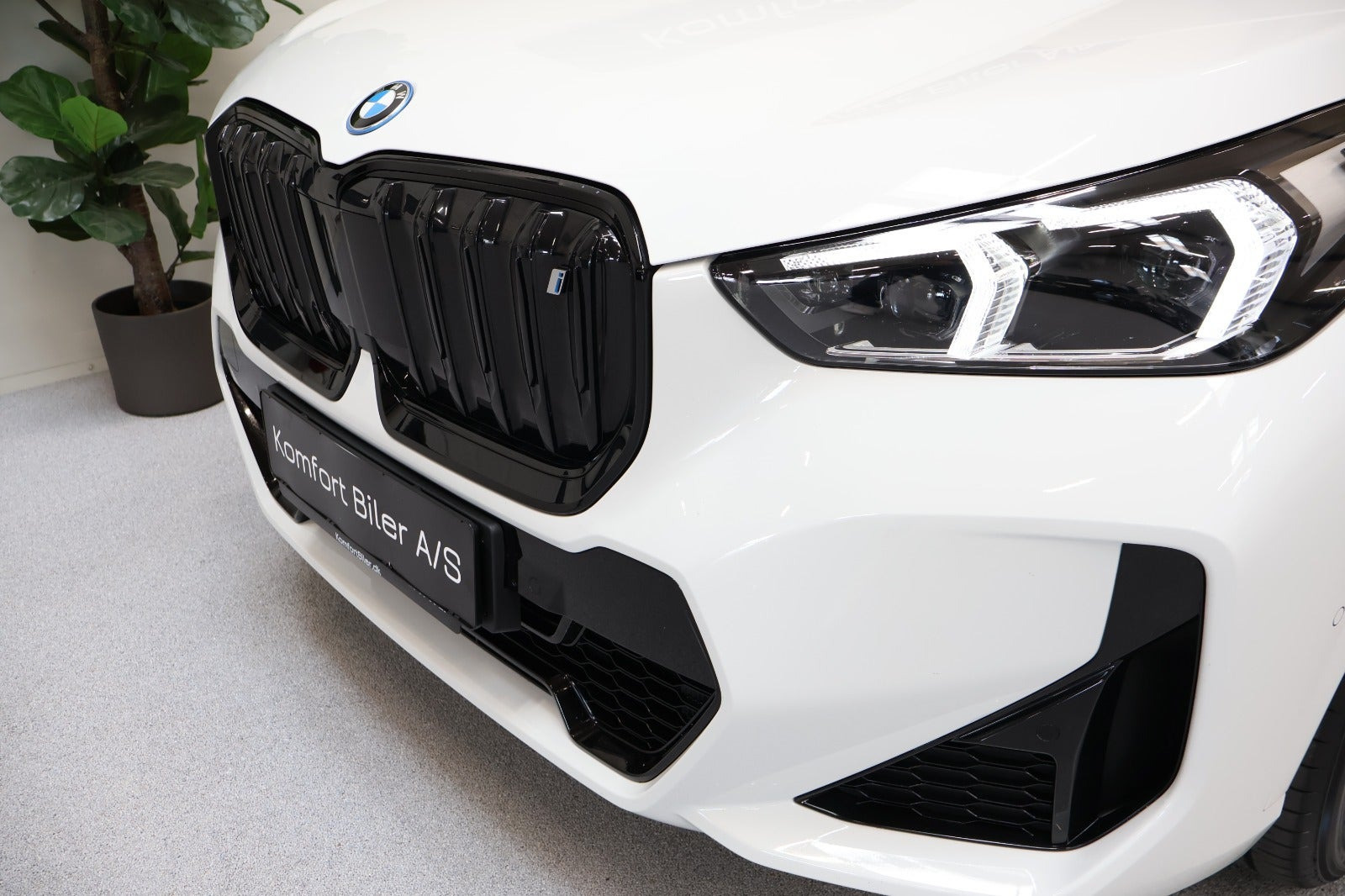 Hvid BMW iX1 fra 2023