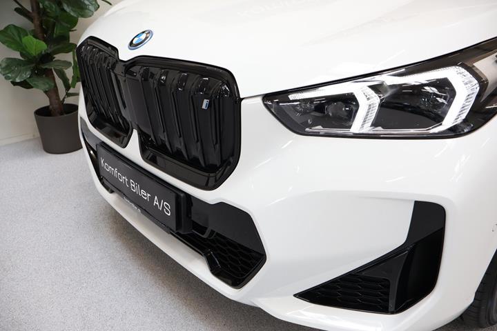Hvid BMW iX1 fra 2023