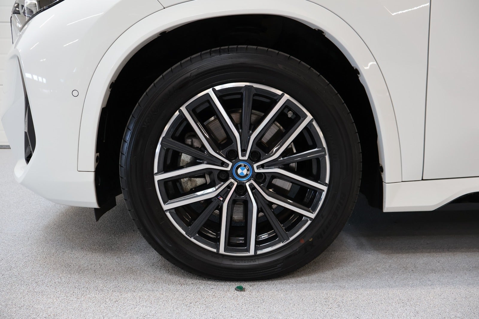 Hvid BMW iX1 fra 2023