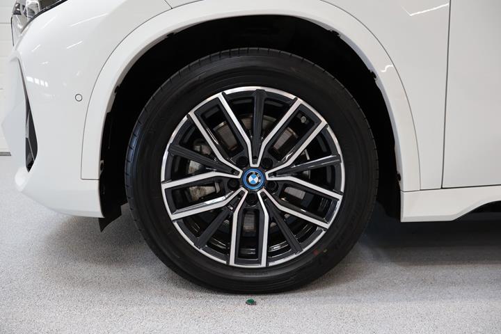 Hvid BMW iX1 fra 2023