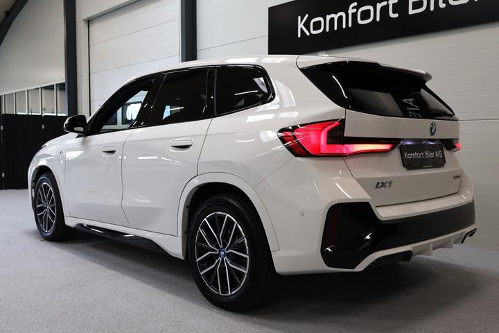 Hvid BMW iX1 fra 2023