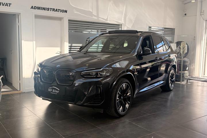 Sort BMW iX3 fra 2024