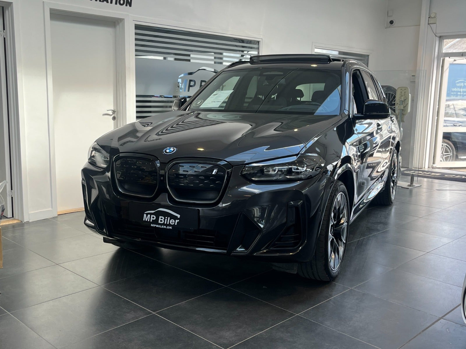 Sort BMW iX3 fra 2024