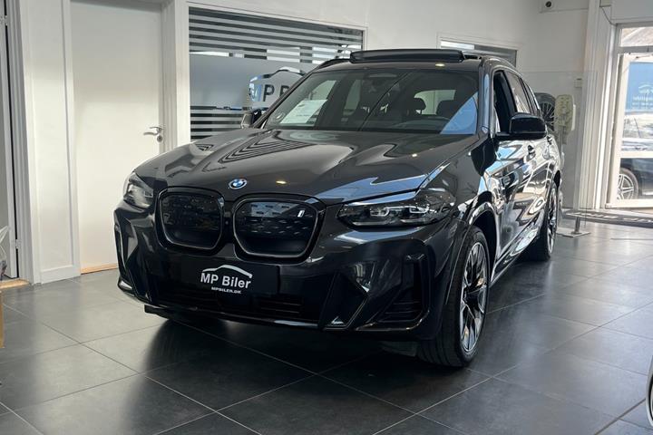 Sort BMW iX3 fra 2024