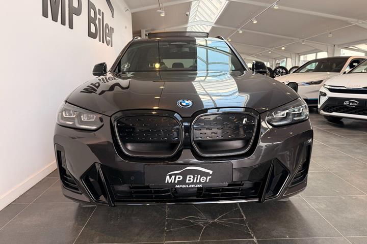 Sort BMW iX3 fra 2024