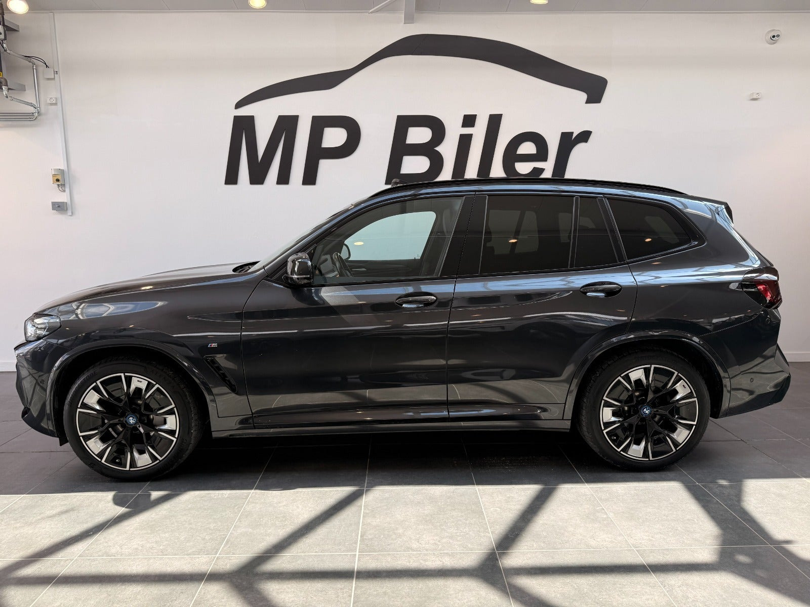 Sort BMW iX3 fra 2024