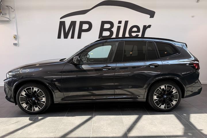 Sort BMW iX3 fra 2024
