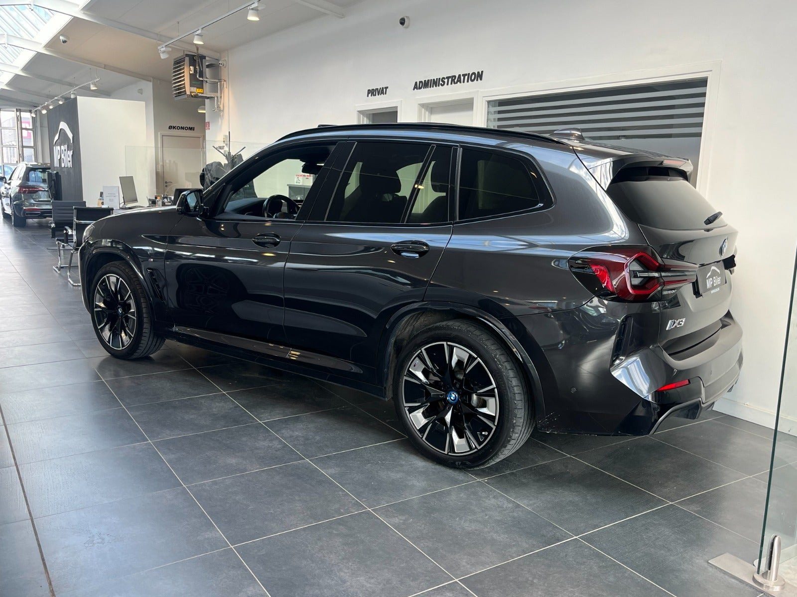 Sort BMW iX3 fra 2024