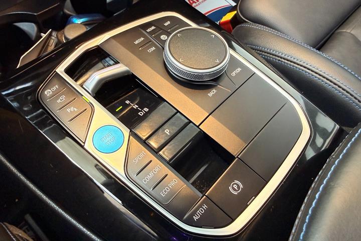 Sort BMW iX3 fra 2024