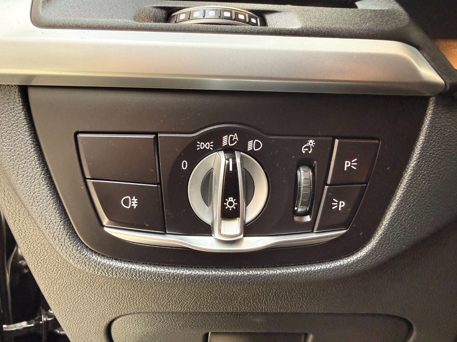 Sort BMW iX3 fra 2024