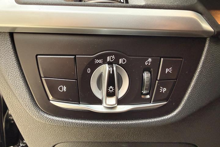 Sort BMW iX3 fra 2024