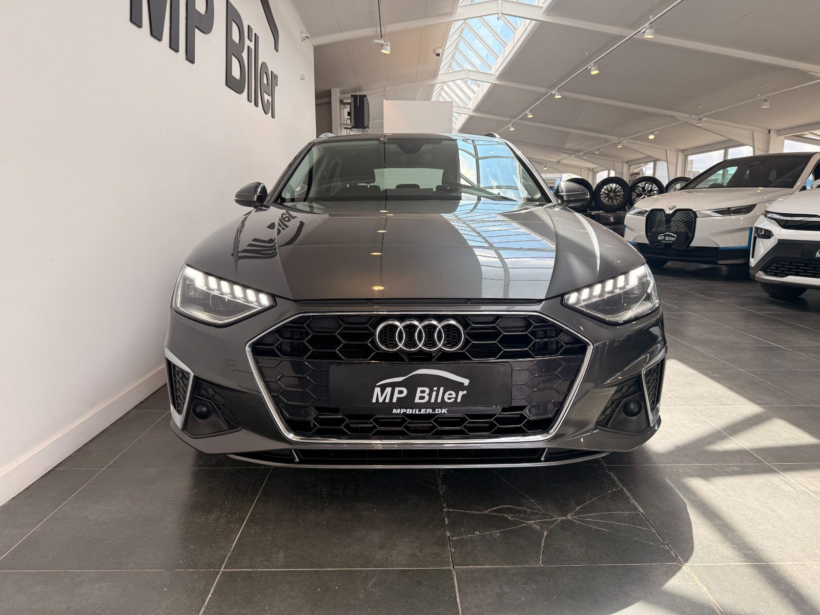 Grå Audi A4 fra 2020