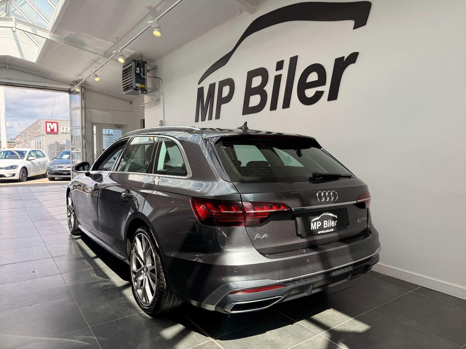 Grå Audi A4 fra 2020