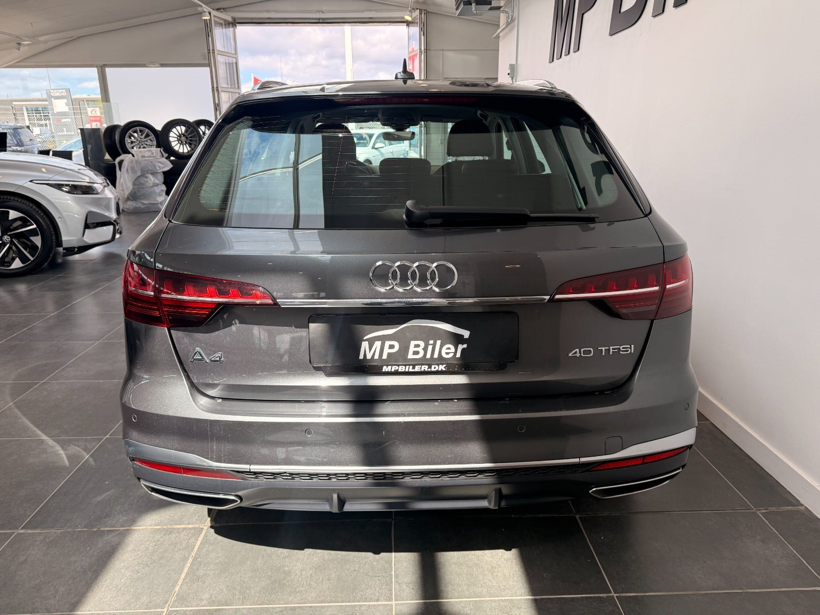Grå Audi A4 fra 2020