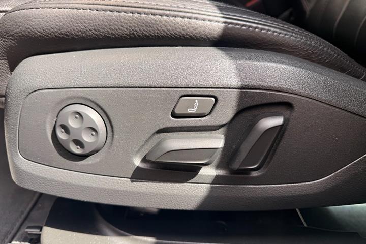 Grå Audi A4 fra 2020