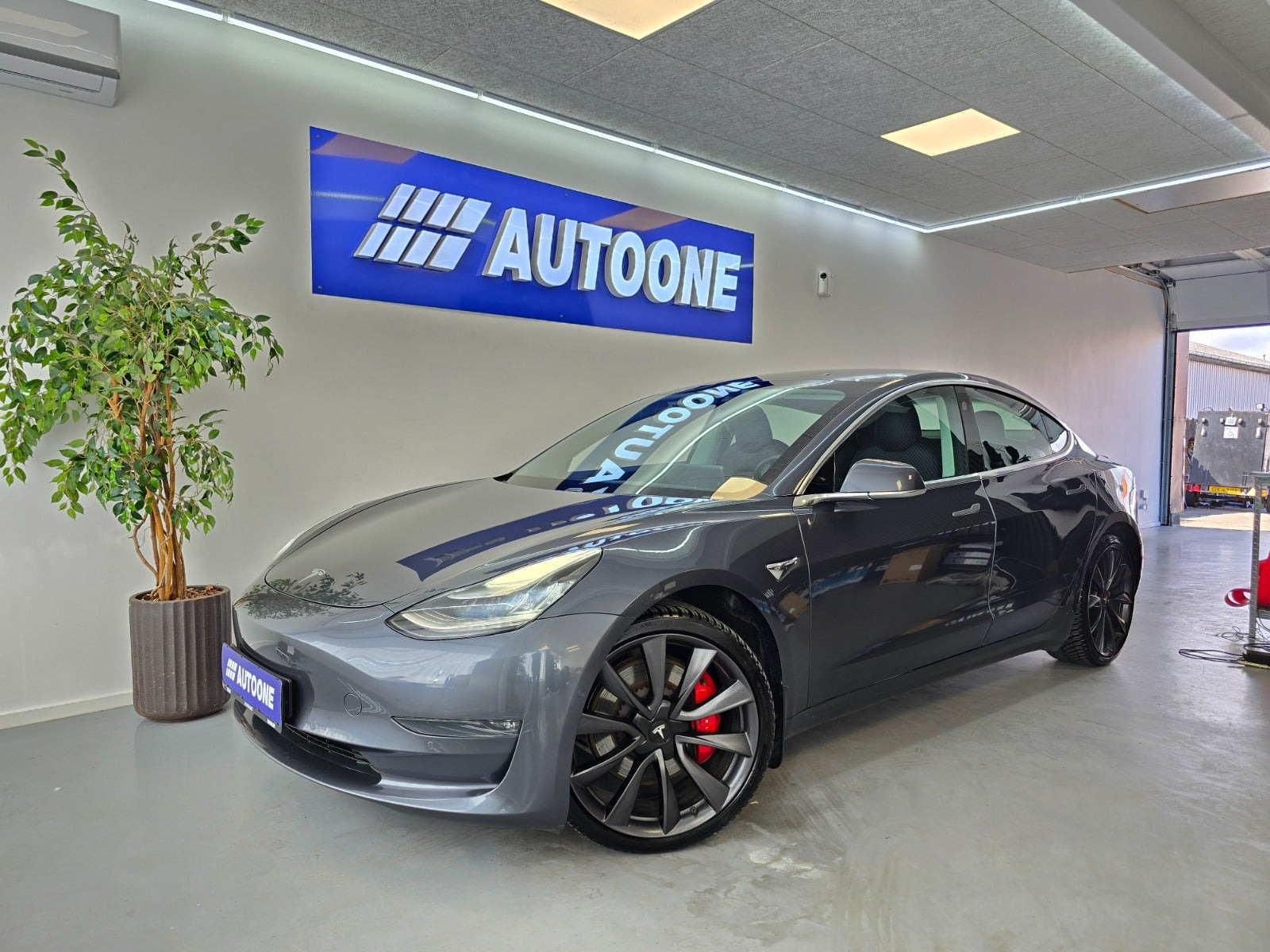 Tesla Model 3 Performance AWD